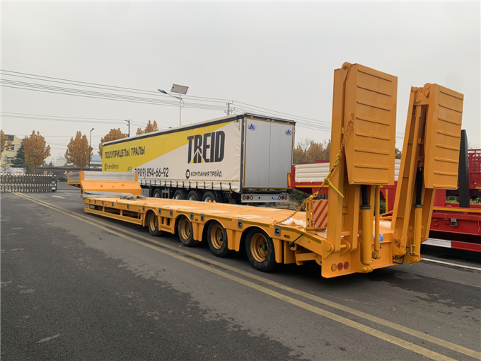 Low flatbed semi-trailer