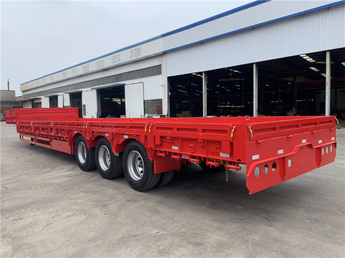 Low flatbed semi-trailer