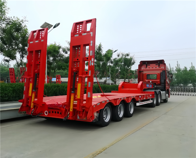 Construction machinery low flatbed semi-trailer