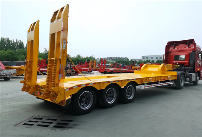Construction machinery low flatbed semi-trailer