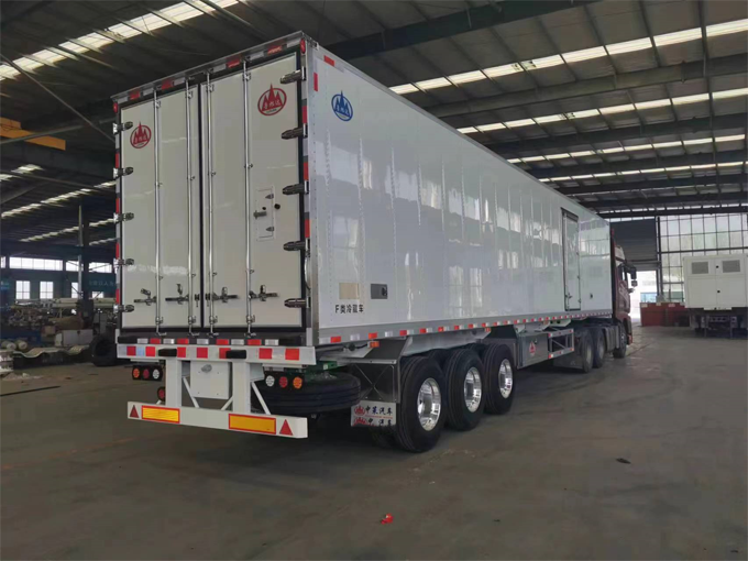 Refrigerated transport semi-trailer